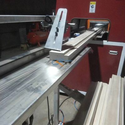 การควบคุม PLC WPC พีวีซีเครื่องอัดรีดโปรไฟล์กรอบประตูกลวง